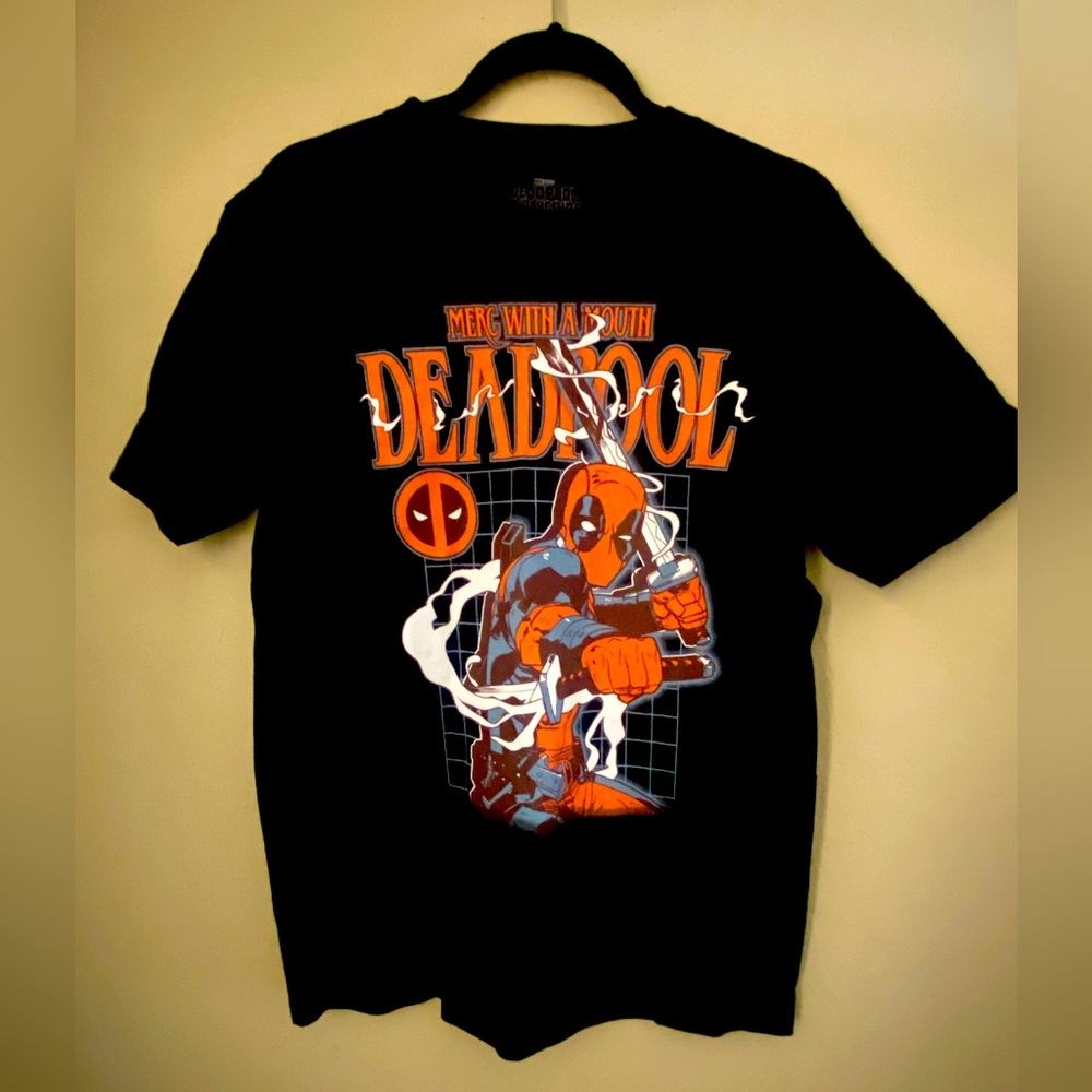 Men’s Women Unisex Deadpool Graphic T-Shirt in Black and Red